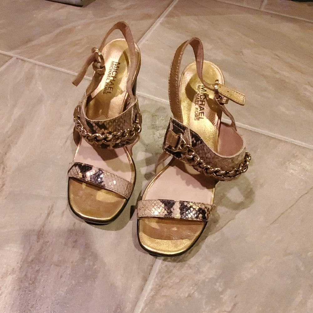 Women's shoes